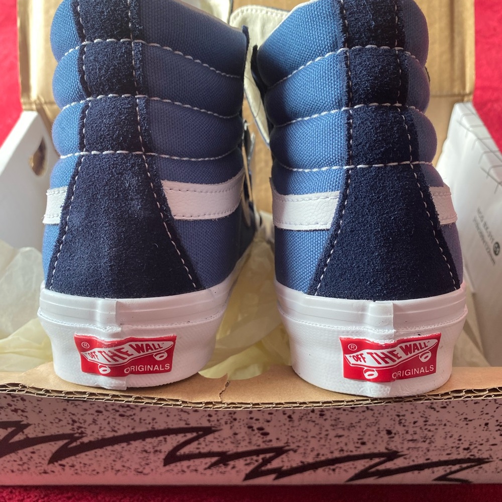 Vans - Picture 7 of 9